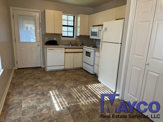 Photo - 2 bedroom duplex unit at Grand Oaks Apartments! Unit 1794-1