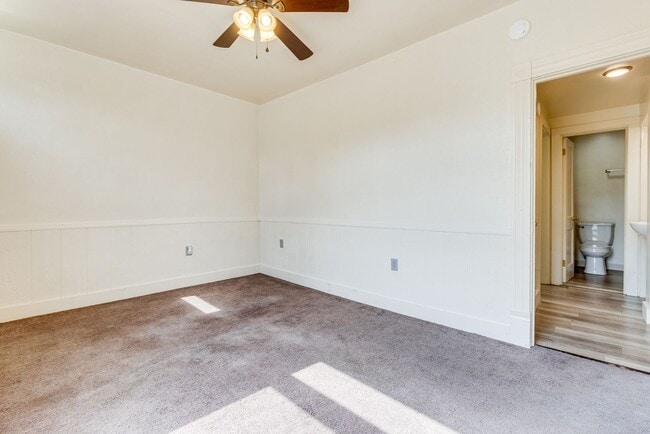 Photo - 19 - 709-711 Industry Unidad 709 Industry St. Apt. 1