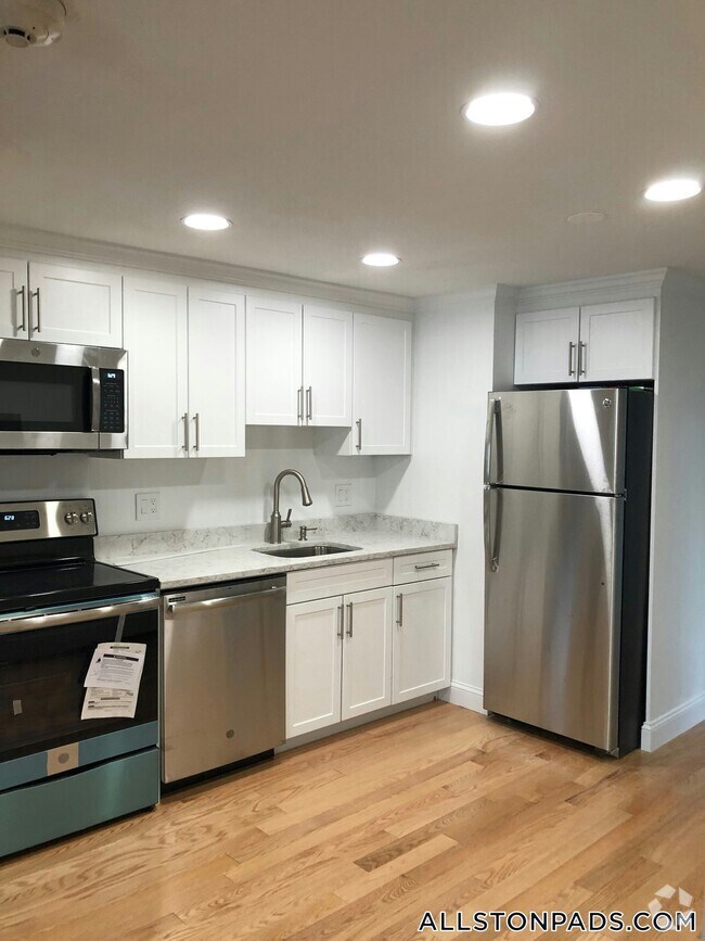 Building Photo - 16 Westford St Rental