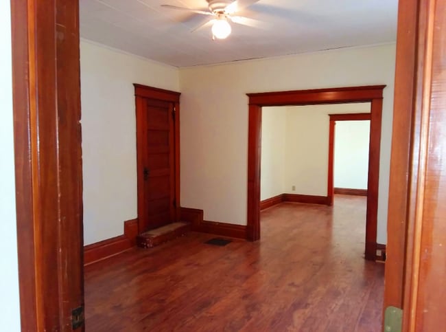 Photo - 111 7th St NE