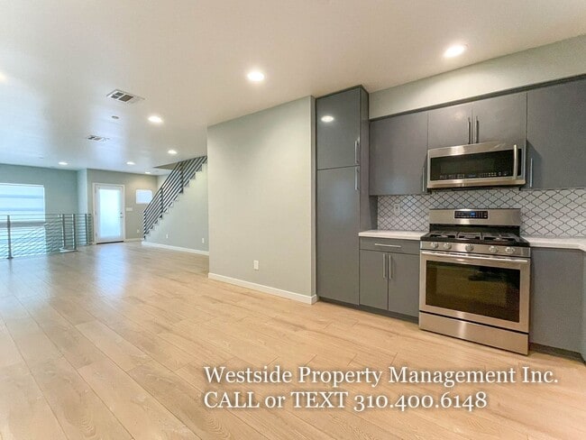 6546 1/2 La Mirada Ave.-