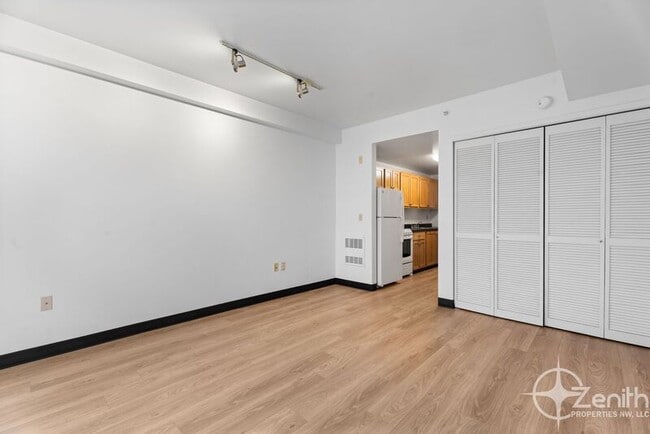 Photo - 701 Columbia St