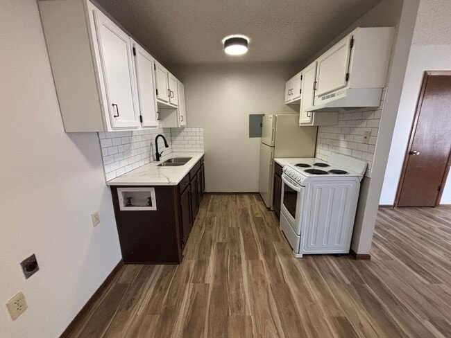 Building Photo - 2619 W 15th St N Unit 203