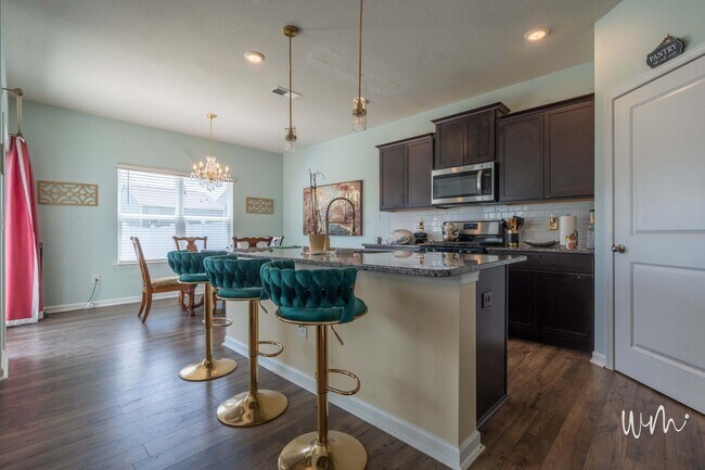 Photo - 3 bed and 2.5 bath house with 2 car garage near ETSU