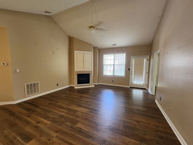 Photo - 3109 Wisteria Ln