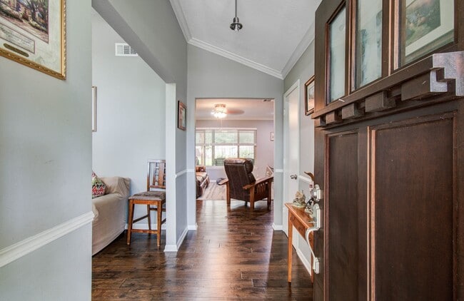 Photo - 9818 Emnora Ln