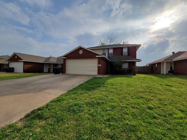 Photo - College Station - 4 bedroom - 4 bath - Fenced in yard / Home in Steeplechase Neighborhood.