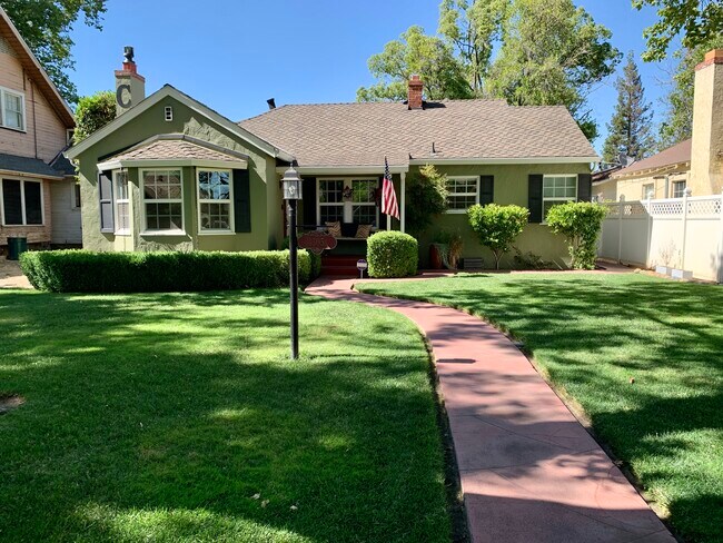 Photo - 1305 Cahill St House