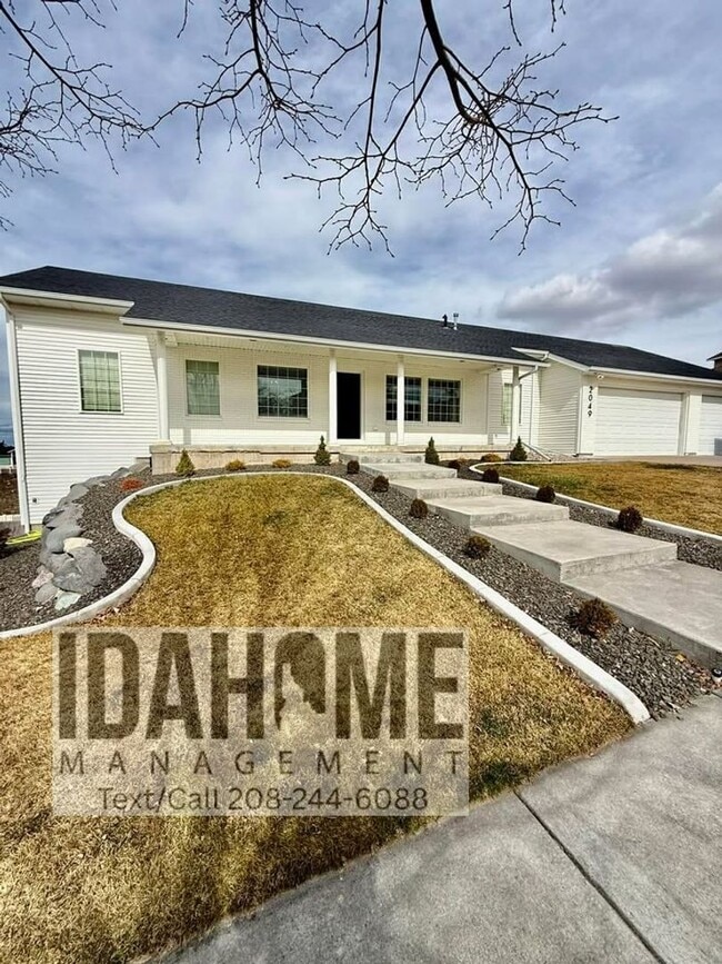 Building Photo - 2049 Sunrise Way