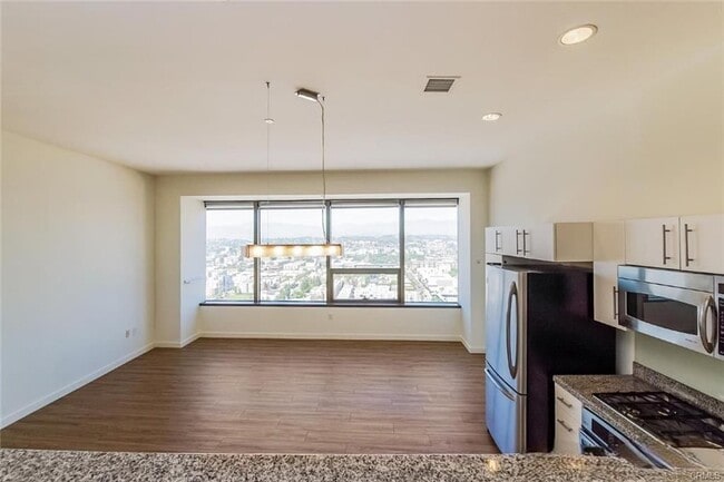 Photo - 1100 Wilshire Blvd Unidad 2603