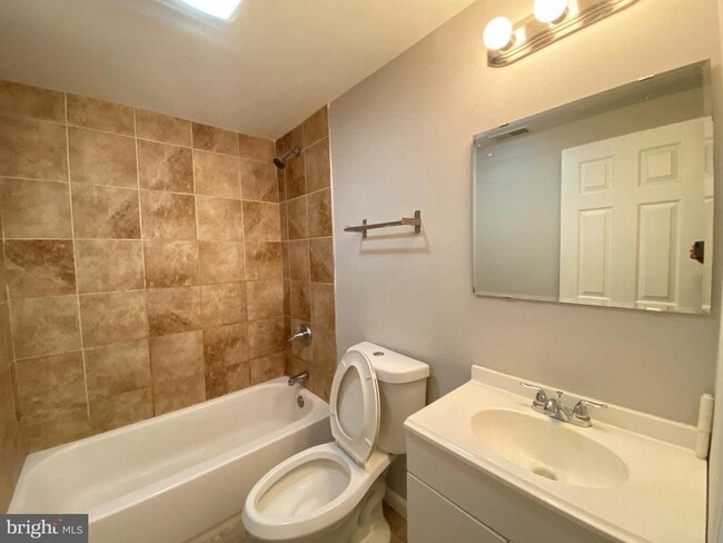 Photo - 1811 Cecil B. Moore Ave Unidad D INDIVIDUAL LEASING