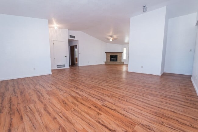 Photo - Charming Cul De Sac Home w/ 3 Bedroom, 2 Bath, Central A/C, Large 2 Car Garage, & RV Hook-Ups