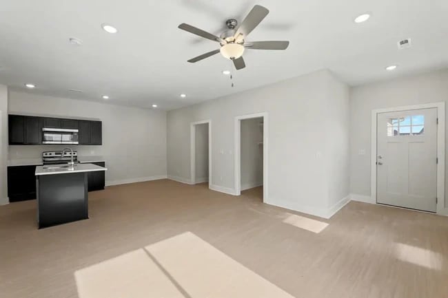 12833 Red Rock