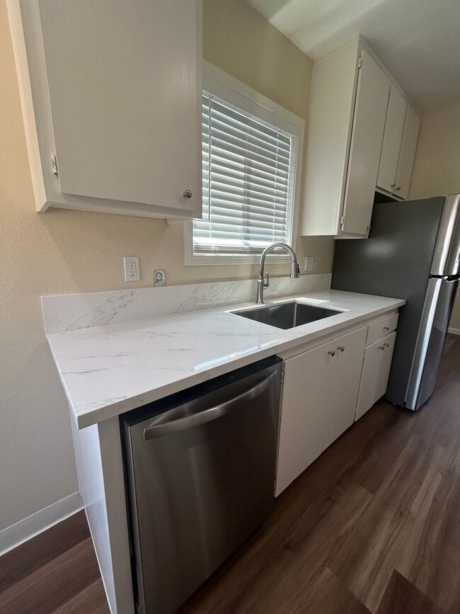 Photo - 1086-1086 Dutton Ave Unidad 1084 Dutton Avenue