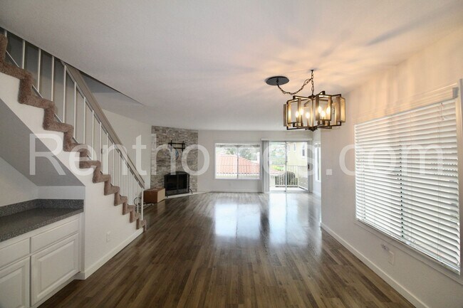 Photo - 2528 Navarra Dr