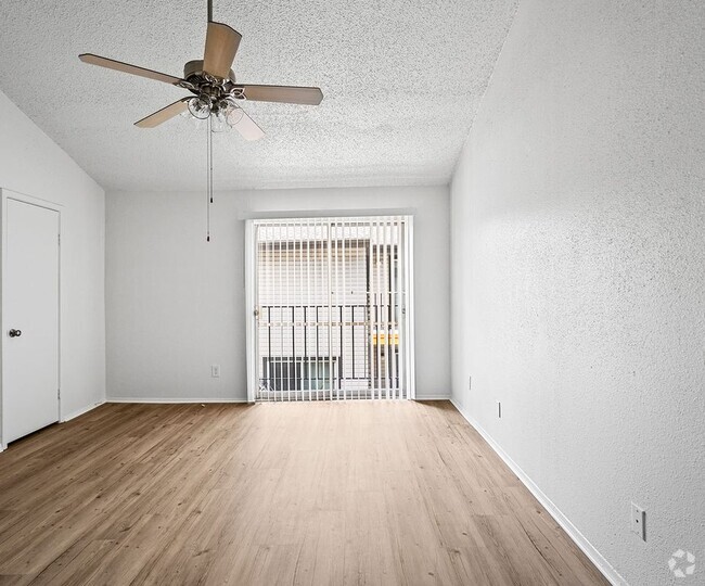 Building Photo - 2111 Holly Hall St Rental