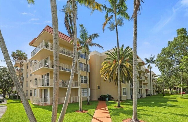 Building Photo - 13100 SW 92nd Ave Unit A-204