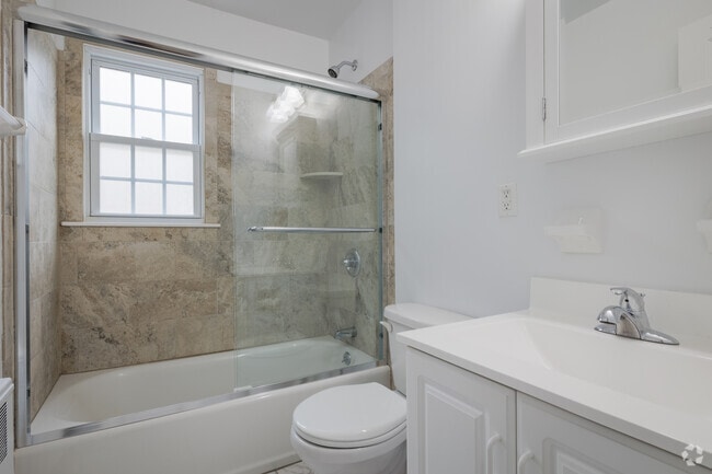 Bathroom - 3.5 Rm, 1Bd, 1Ba, 1st Floor