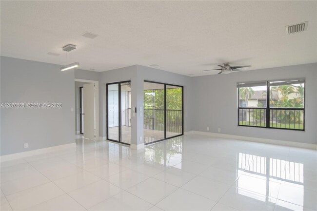 Building Photo - 3745 Cocoplum Cir Unit 3561
