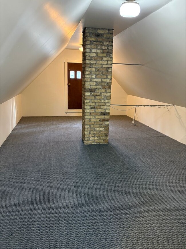 Building Photo - 424 N Pearl St Unit 424 N Pearl Upper