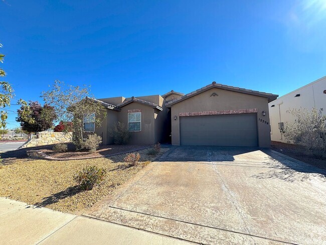 Building Photo - East El Paso 4 bed Refrig A/C Rental