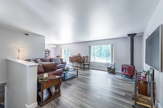 Photo - 6615 Cavin Dr