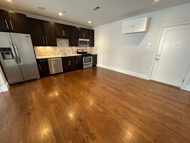 Photo - 263 W 2nd St Unit 3