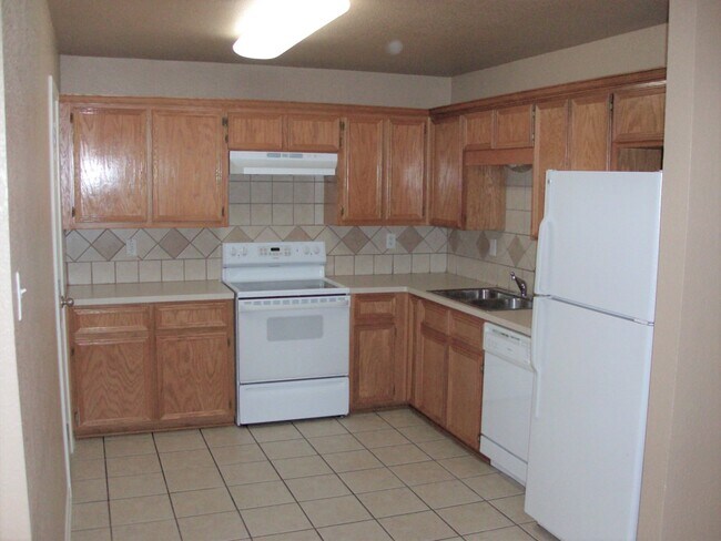 Photo - 3 Bedroom / 2 Bath Duplex – Near Fort Hood – Killeen, TX