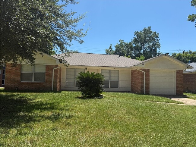 6401 Rowan Ln