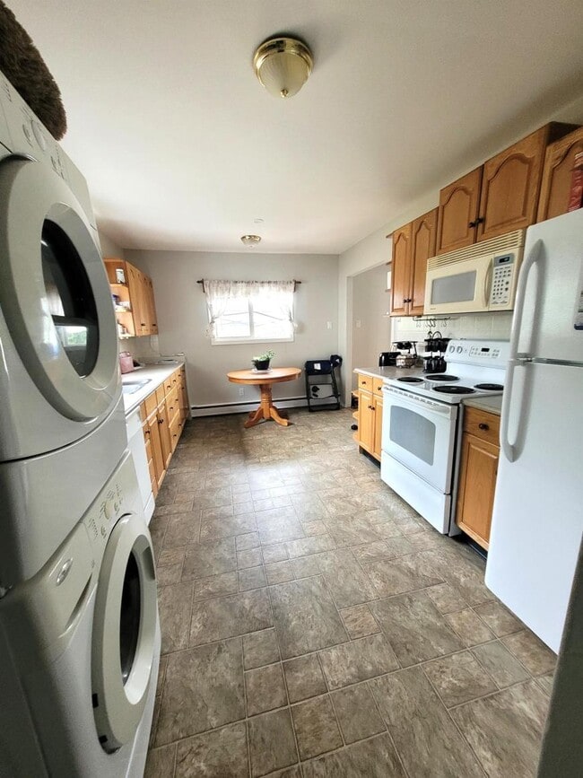 Photo - 3 bedroom in Kitimat BC V8C 1X6