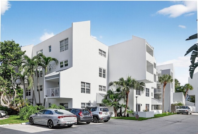 Building Photo - 2870 NE 14th St Unit 203C