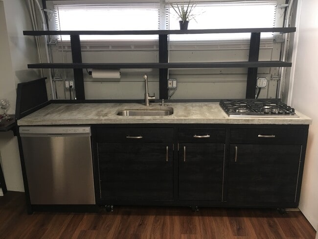 Building Photo - 415 9th St Unit Studio