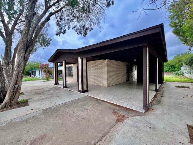 Photo - 110 N Malinche Ave