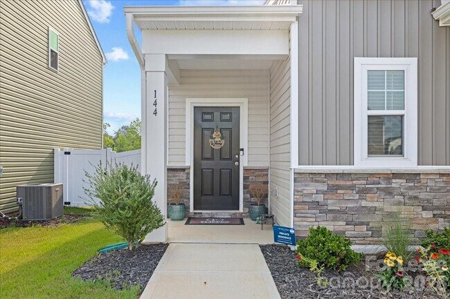 Photo - 144 Babbling Brk Dr