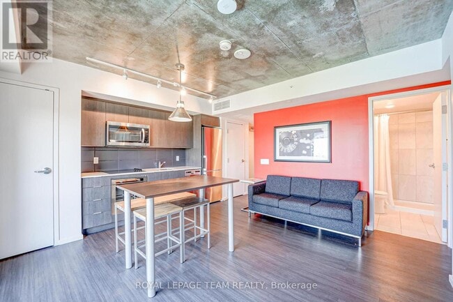 Photo - 105 Champagne Ave S Unit 703