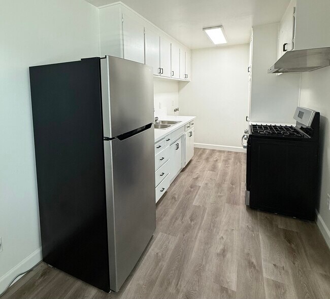 Photo - 4555 Davis Ave