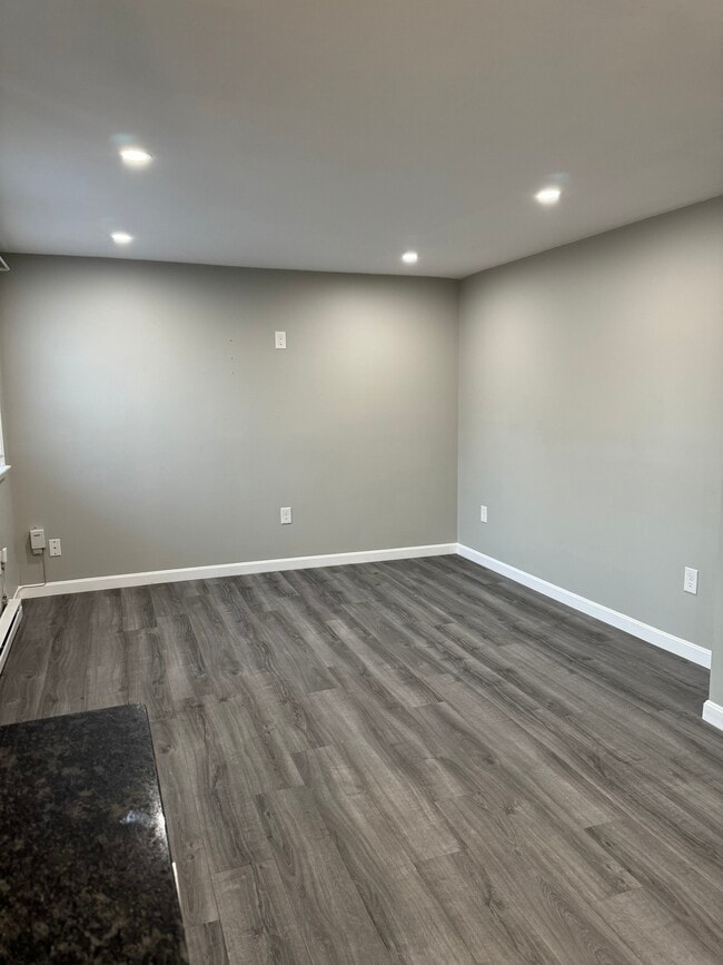 Photo - 337 King Philip St Unit 3