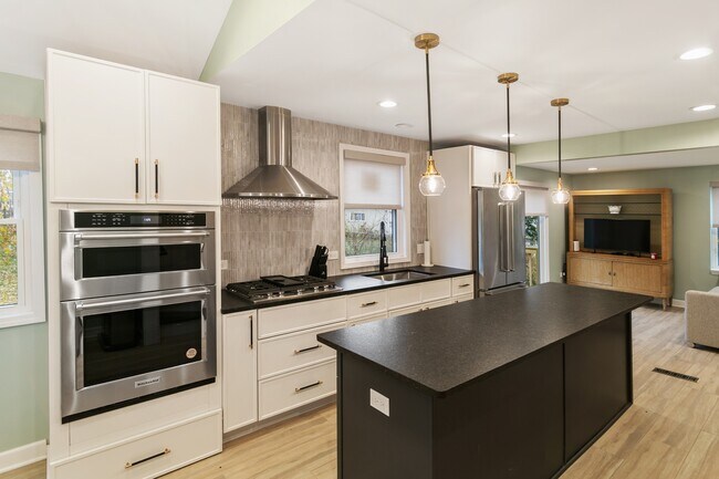 Photo - 635 E Prairie Ave