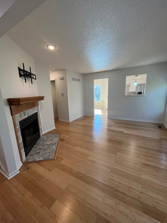 6432 Pflumm Rd Townhome Townhome Rental in Shawnee KS