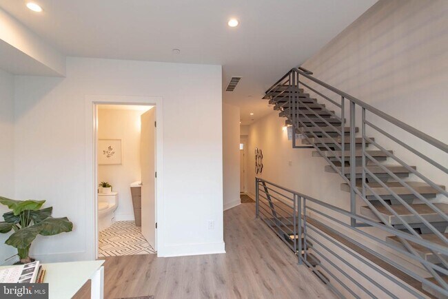 Photo - 105 Olive St