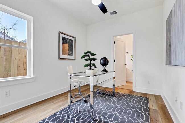 Photo - 4703 Oats St