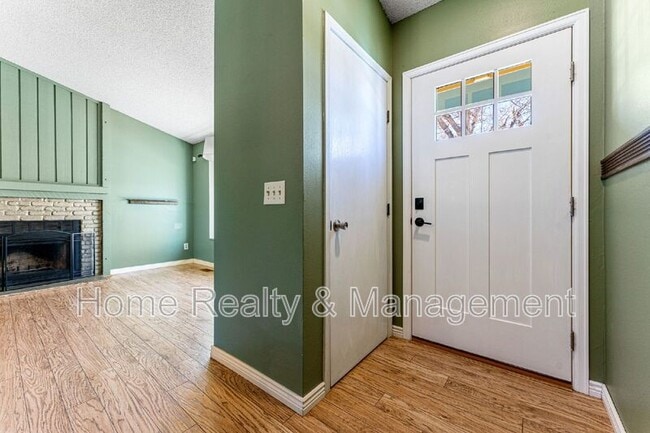 Photo - 18976 E Mercer Dr