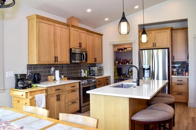 Photo - 214 Oak Crest Way