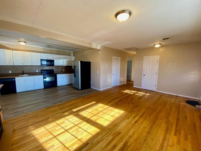 Photo - 6260 Renan Rd