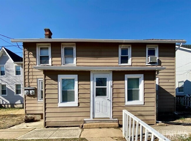 Building Photo - 8 E Church St Unit 2 Rental