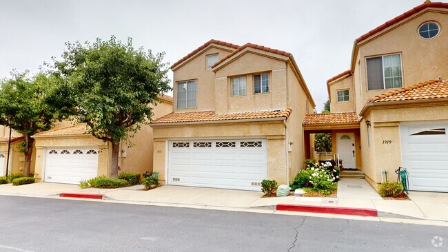 Building Photo - 4 Bedroom 2 1/2 bath two story townhome fo... Unit 50