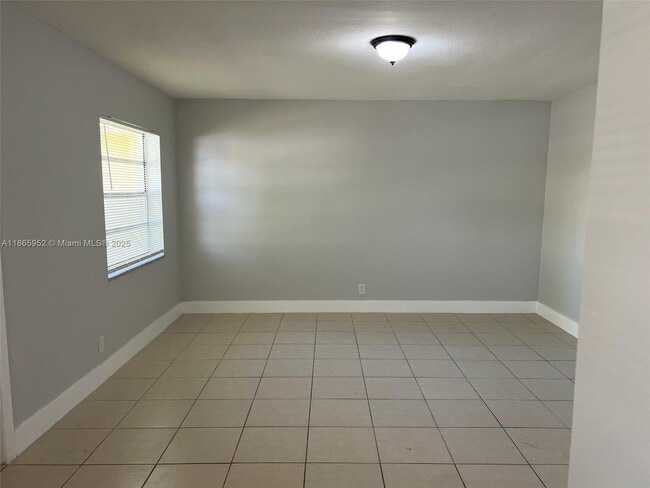 Building Photo - 3071 NW 43rd St Unit 4 Rental