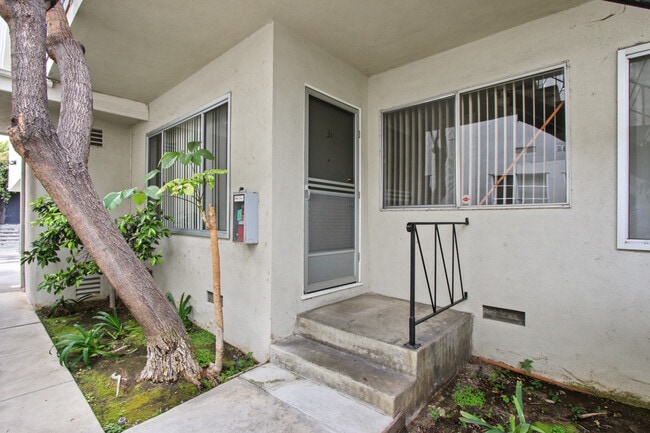 Photo - 10910 Santa Monica Blvd - Prime Westwood location!