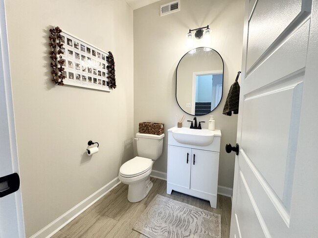 Photo - 958 Alton Dr