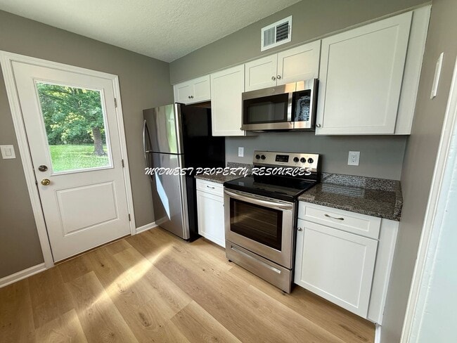 Photo - Large Updated 3 Bedroom/2 Bath Duplex in Lee's Summit